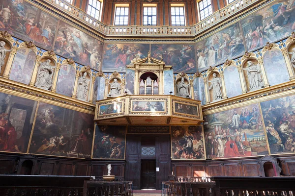 Schöne Kathedrale Interieur Details — Stockfoto