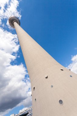 Panoramik manzaralı Berlin televizyon kulesi