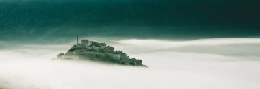 Güzel dağların manzarası