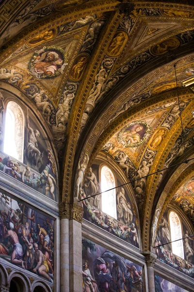 Panoramisch Uitzicht Verschillende Architectuur Kathedraalinterieur Italië — Stockfoto