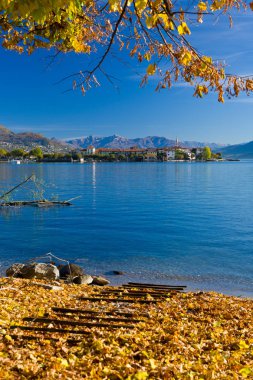 Sonbaharda Maggiore Gölü