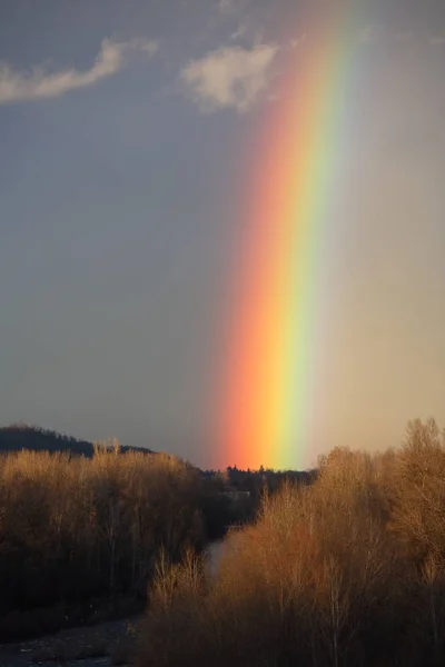 Bellissimo Arcobaleno Nel Cielo — Foto Stock