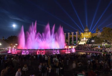 Sihirli Çeşme ve Katalan Sanat Müzesi manzarası, Barselona