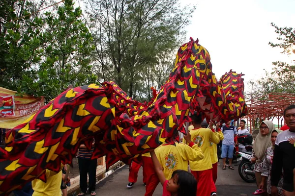 Peh Cun Barongsai Dragon Tekne Yanıyor Çin Kökenli Endonezyalılar Arasında — Stok fotoğraf