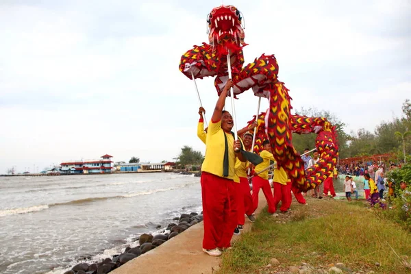 Peh Cun Barongsai Dragon Tekne Yanıyor Çin Kökenli Endonezyalılar Arasında — Stok fotoğraf