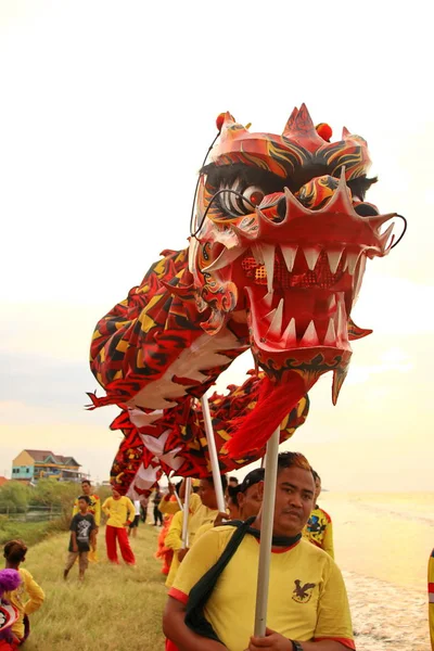 Peh Cun Barongsai Dragon Tekne Yanıyor Çin Kökenli Endonezyalılar Arasında — Stok fotoğraf