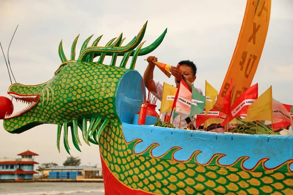 Peh Cun Barongsai Dragon Tekne Yanıyor Çin Kökenli Endonezyalılar Arasında — Stok fotoğraf