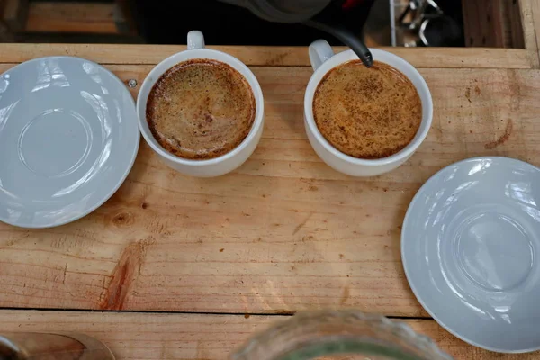 Kaffee Brauen Schritt Für Schritt Barista Gießt Sanft Heißes Wasser — Stockfoto