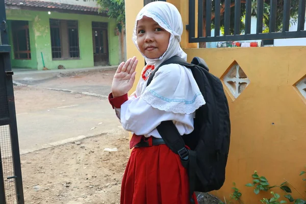 Una Niña Escuela Primaria Cuando Escuela Desde Casa Desde Mañana —  Fotos de Stock