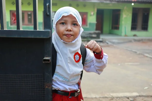 Una Niña Escuela Primaria Cuando Escuela Desde Casa Desde Mañana —  Fotos de Stock