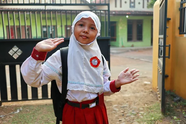 Una Niña Escuela Primaria Cuando Escuela Desde Casa Desde Mañana —  Fotos de Stock