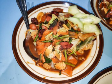 Capcay Kuah Sayur, popüler ve restoranlar veya sokak satıcıları hem elde etmek kolay Çin gıda bir tür