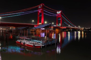  Palembang'ın Ampera köprüsü gece fotoğraflandı,
