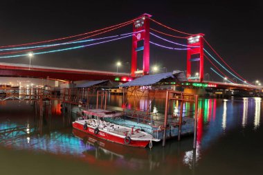  Palembang'ın Ampera köprüsü gece fotoğraflandı,