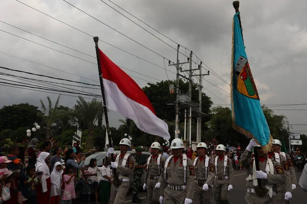 Pekalongan Java Central Indonésia Abril 2019 Participantes Desfilam Fantasias Fantoche — Fotografia de Stock