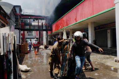 Pekalongan,Central Java/Endonezya - 25 Şubat 2018: Pekalongan City'deki Banjarsari pazarında yangın
