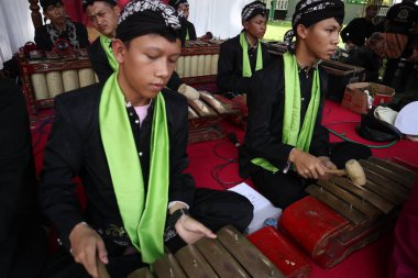 Batang,Central Java/Indonesia - 08 Nisan 2019 : Gamelan oyuncuları bir performansta