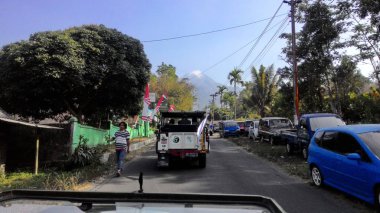 Yogyakarta, Endonezya - 3 Kasım 2015 : Geologi Müzesi Java'daki Merapi Dağı Patlamasından Yıkıcı Eserler Sergiliyor/Sergisi 