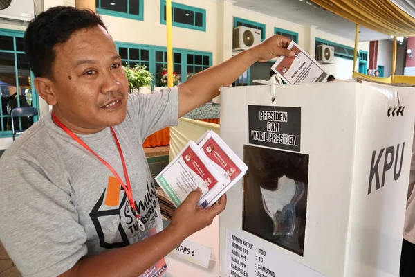 バタン 中央ジャワ インドネシア 2019年3月27日 障害者団体を持つ総選挙の有権者は 選挙主催者から特別扱いを受ける — ストック写真