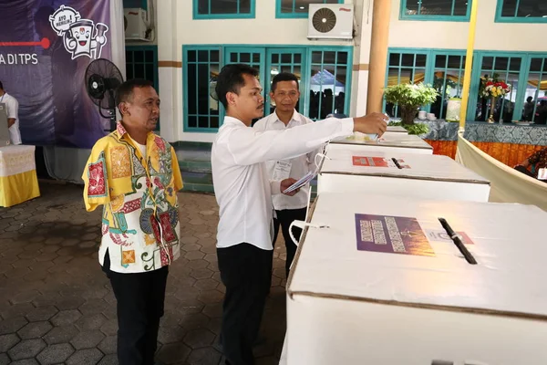 인도네시아 2019년 27일 장애인 단체가 총선거 유권자들 주최측으로부터 특별한 대우를 — 스톡 사진