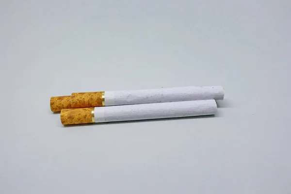 Plastové cigarety fotografované s bílým pozadím — Stock fotografie