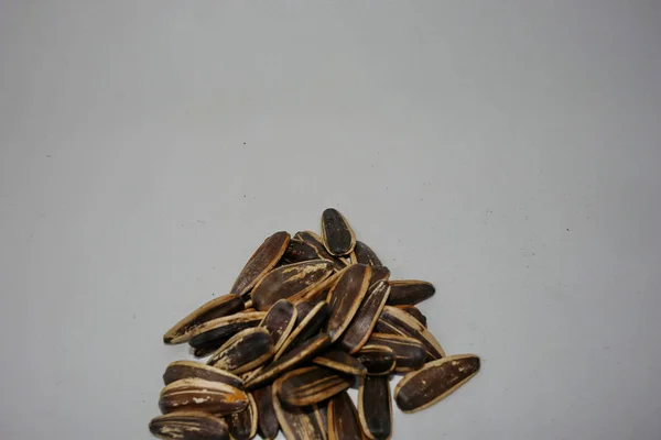 Snacks from sunflower seeds that are ready to be eaten — Stock Photo, Image