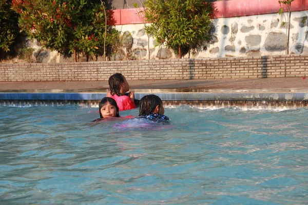 Little Kids Play Water Cheerfully Tourist Area Children Pool Malang — Stock Photo, Image