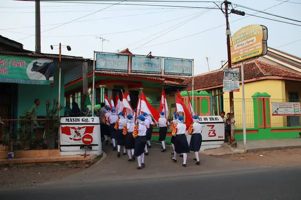 Residentes Estudiantes Celebran Conmemoración Graduación Escolar Islámica Con Marchas Camino —  Fotos de Stock