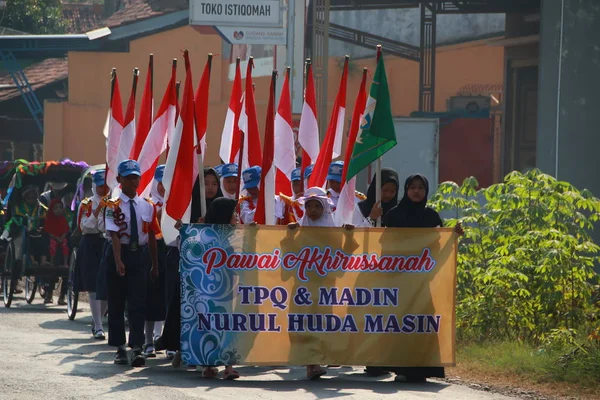 Residenti Studenti Celebrano Commemorazione Del Diploma Scuola Islamica Con Marce — Foto Stock