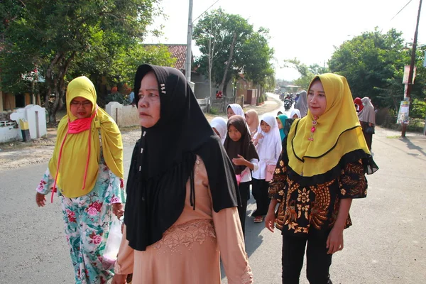 Bewoners Studenten Vieren Herdenking Van Islamitische School Afstuderen Met Marsen — Stockfoto