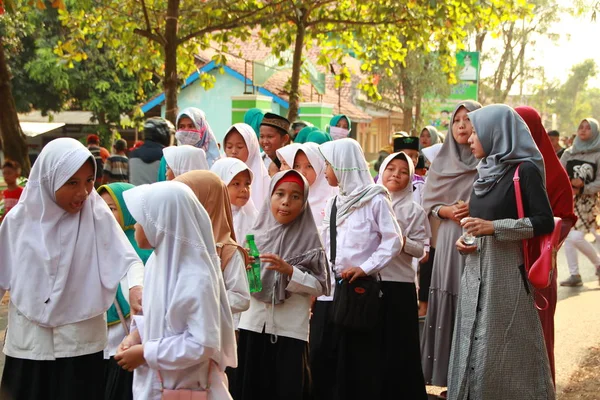 Мешканці Студенти Відзначають Святкування Ісламського Шкільного Навчання Маршів Цьому Шляху — стокове фото