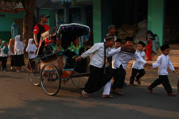 Residents Students Celebrate Commemoration Islamic Based School Graduation Marches Way — Stock Photo, Image