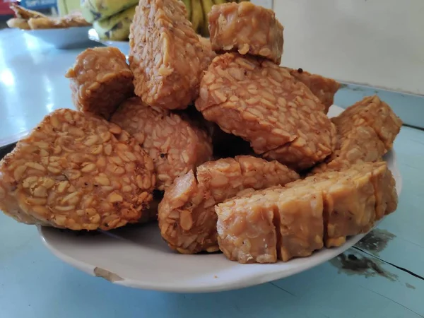 Tempeh Frito Alimento Especial Feito Soja Fermentada Com Cogumelos Especiais — Fotografia de Stock