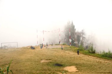  Dieng Dağları 'nda köylüler eğitim kuşlar