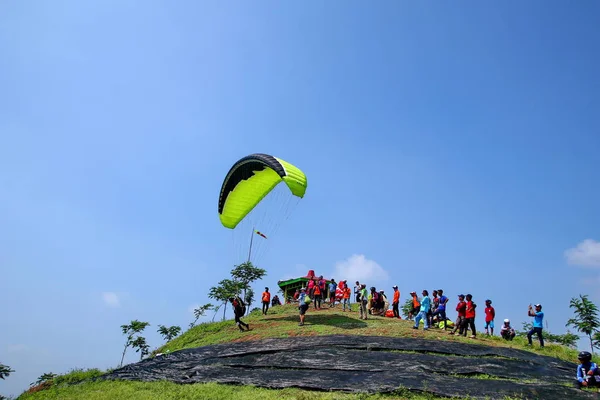 Milli Şampiyonada Yarışırken Yamaç Paraşütü Sporcular Batang Central Java Endonezya — Stok fotoğraf