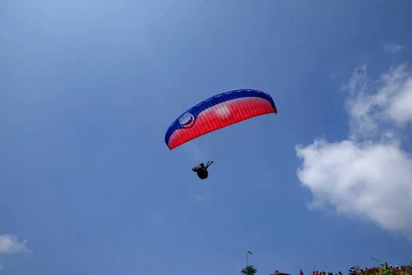 Paragliding Sportovci Když Soutěží Národním Šampionátu Batang Central Java Indonésie — Stock fotografie