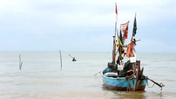 Wooden Ship Beach Gentle Waves Full Video — Stock Video