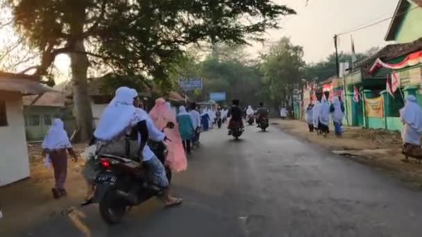 Muslimer När Utför Eid Adha Böner Moskén Batang Central Java — Stockvideo