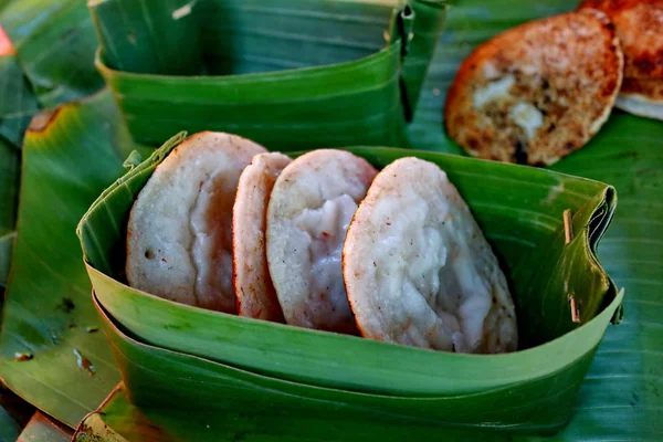 Serabi Kocor. Dessert traditionnel javanais collation de crêpes — Photo