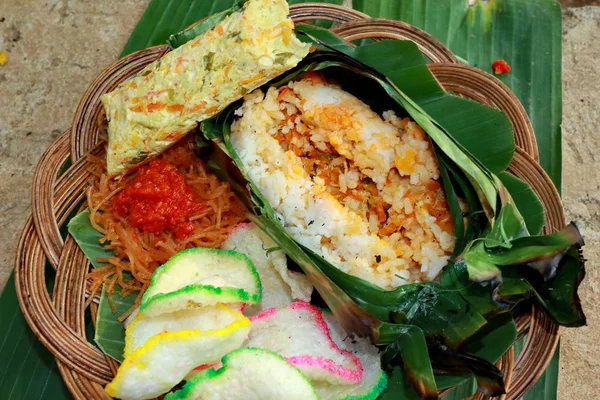 Nasi Bakar: αυτό το είδος τροφής είναι τόσο οικείο στην Ασία, κυρίως στην Ινδονησία — Φωτογραφία Αρχείου