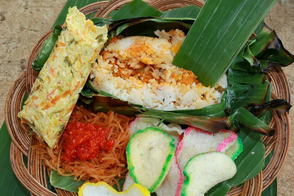 Nasi Bakar: αυτό το είδος τροφής είναι τόσο οικείο στην Ασία, κυρίως στην Ινδονησία — Φωτογραφία Αρχείου