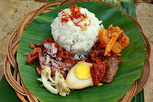 Nasi Gudeg. Um prato de arroz assinatura de Jogjakarta . — Fotografia de Stock