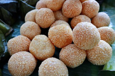  Onde-onde muz yaprakları izole