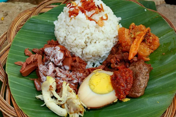 Nasi Gudeg. Sebuah hidangan nasi khas dari Jogjakarta . — Stok Foto