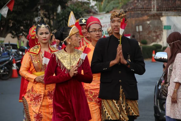 Parade Traditional Cultural Costumes Young People 74Th Republic Indonesia Anniversary — Stock Photo, Image