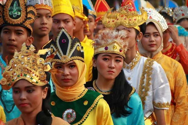 Парад Традиційних Культурних Костюмів Молодих Людей Республіці Ювілейної Церемонії Batang — стокове фото