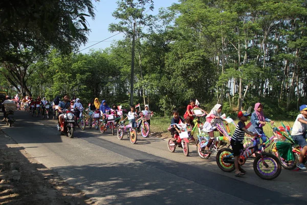 自行车游行 纪念印度尼西亚共和国独立日 — 图库照片