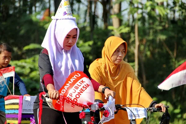 Παρέλαση Ποδηλάτων Τιμά Την Ημέρα Ανεξαρτησίας Της Δημοκρατίας Της Ινδονησίας — Φωτογραφία Αρχείου