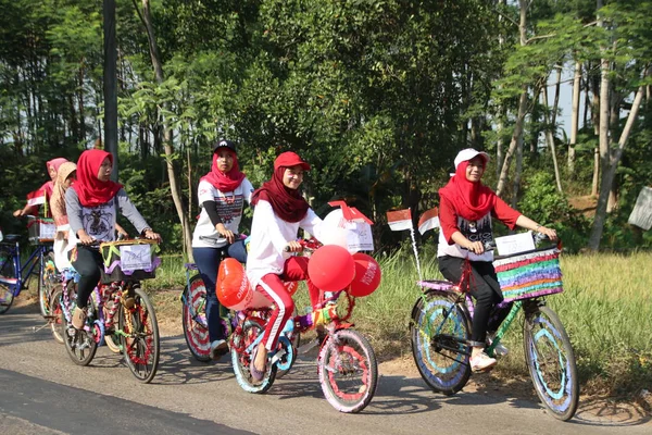 자전거 퍼레이드 인도네시아 공화국의 기념일을 — 스톡 사진