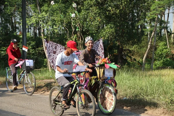 自行车游行 纪念印度尼西亚共和国独立日 — 图库照片